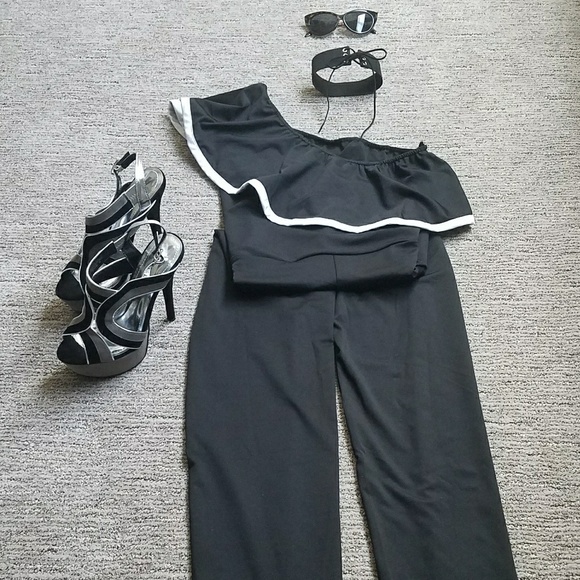 ๐LAST ONE๐   ๐One Shoulder Black Jumpsuit๐ - Picture 6 of 6